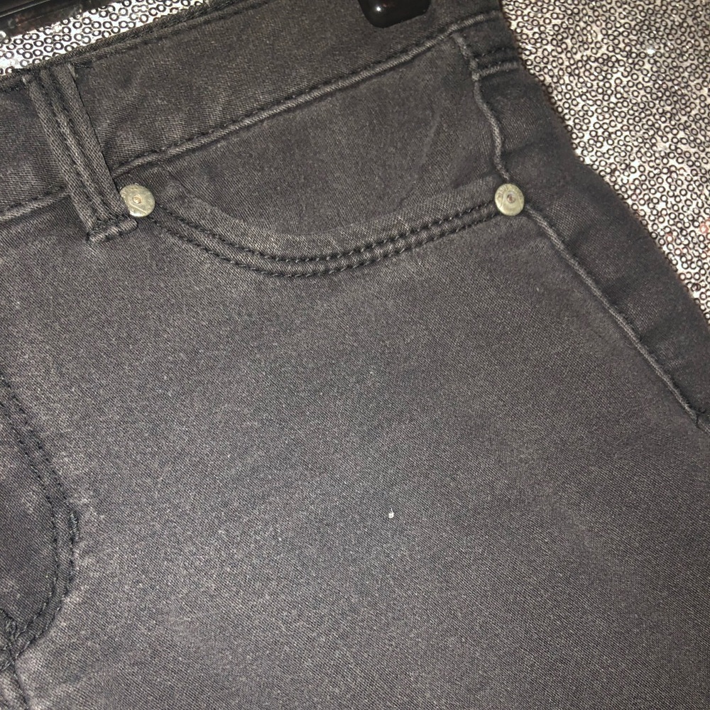 ‼️Coming Soon‼️ Grey Black Stretch Skinny Jeans - Picture 4 of 8
